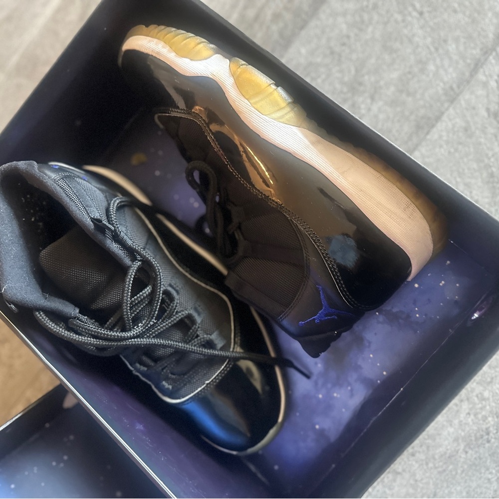 Jordan Retro 11 Black and White Sneakers